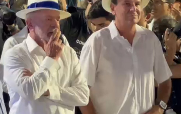 Lula ficou discreto e homenageou todas as escolas | Foto: Reprodução vídeo/Claudio Magnavita